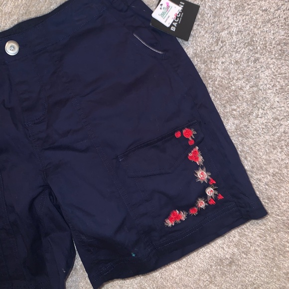 BRAND NWT Baccini Dark Blue & Red Rose shorts sz 4 - Picture 3 of 7